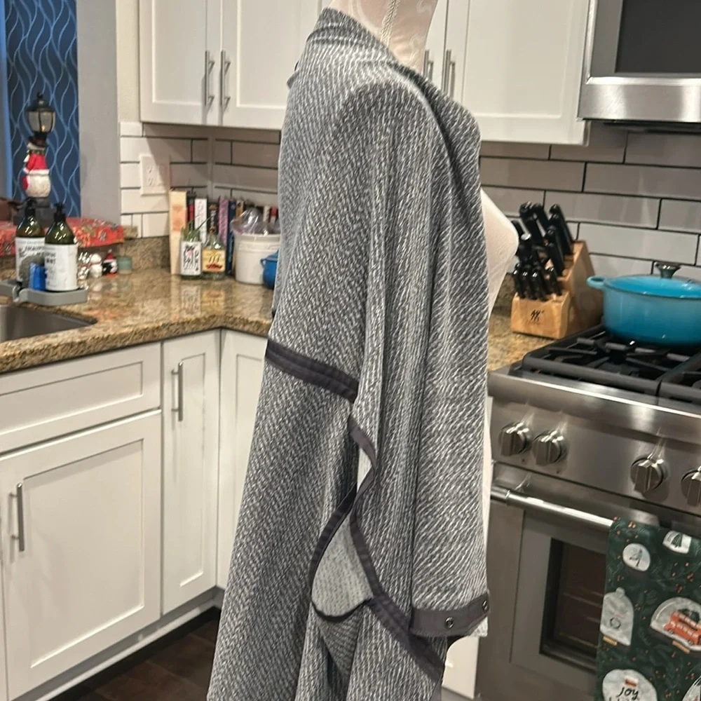 LULULEMON VINYASA Printed Hazy Heather Wrap Scarf Gray Chevron Herringbone